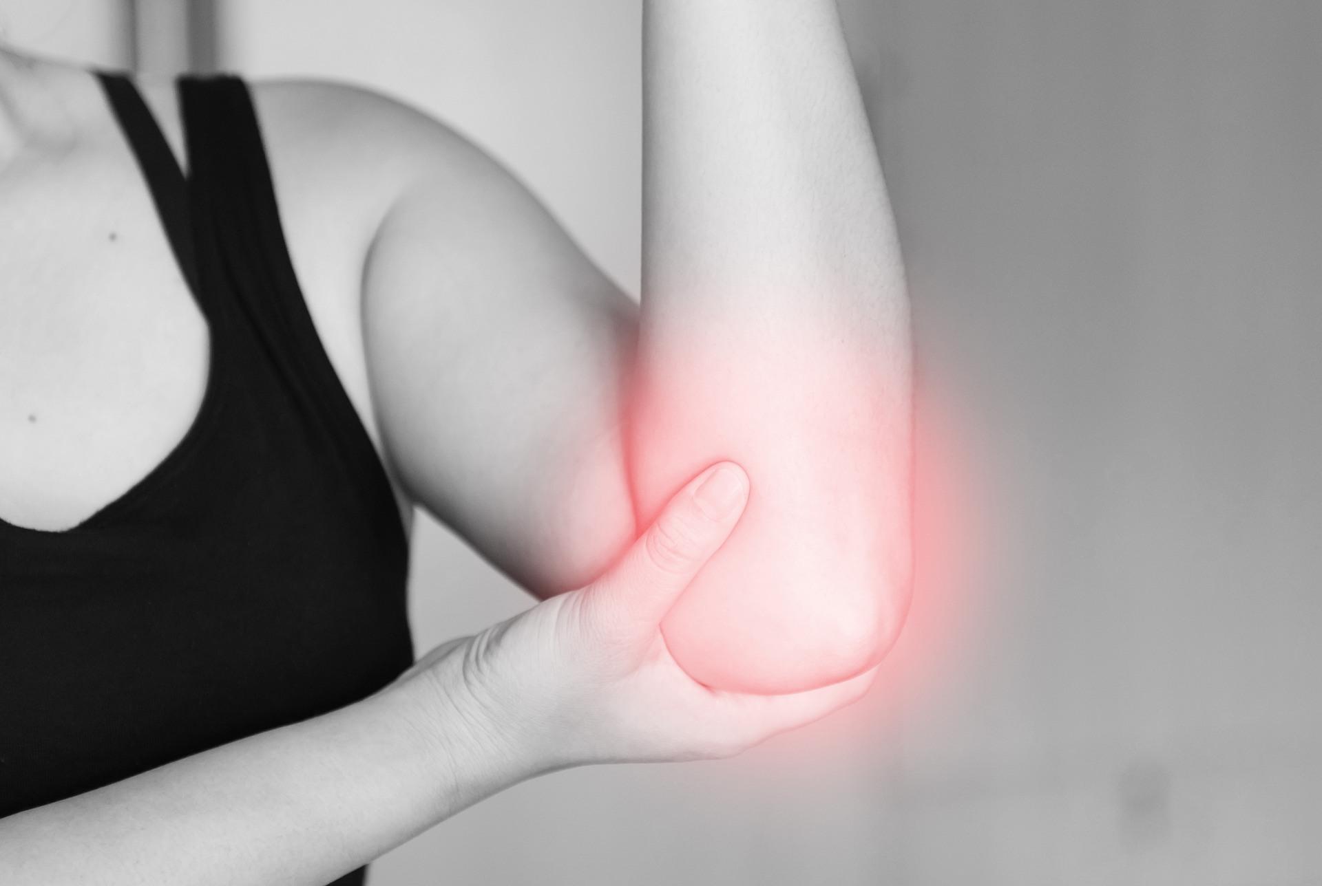 Come gestire il gomito del tennista con rimedi naturali - Sanioggi.it